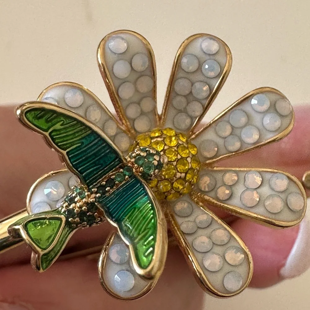kate spade Gold and White Daisy Hummingbird Cuff Bracelet - Picture 4 of 12